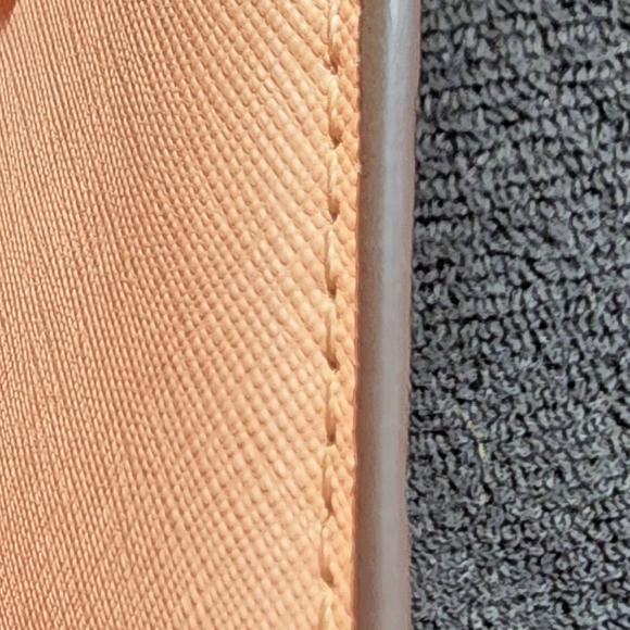 Michael Kors Blush Card Holder with Gold Accents and keychain EUC - Picture 10 of 13